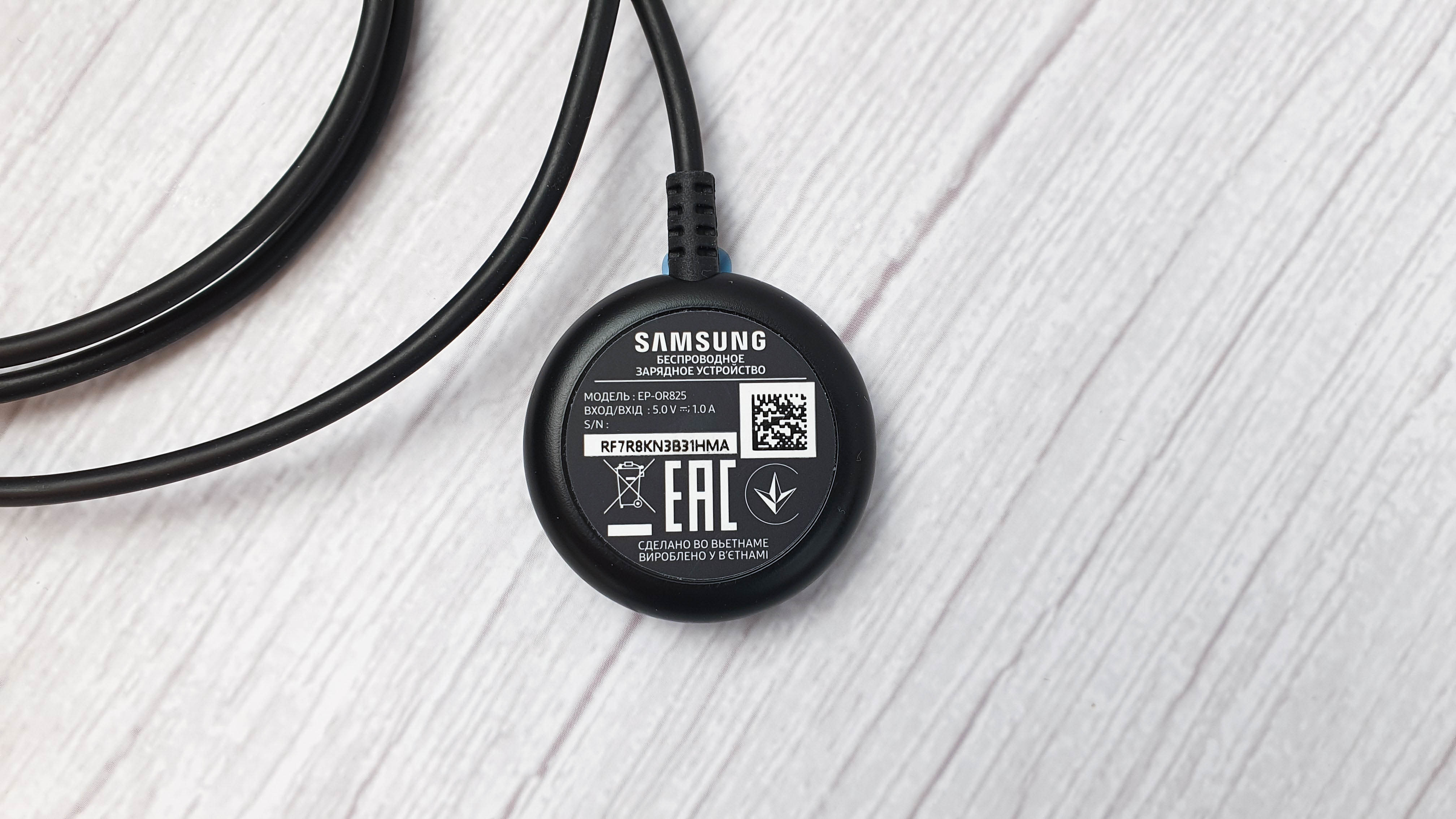 Зарядное для samsung watch. Samsung Ep-or825. Зарядка галакси вотч 4. Беспроводное зарядное устройство Samsung Ep or825. Беспроводная зарядка Samsung модель Ep-or825.