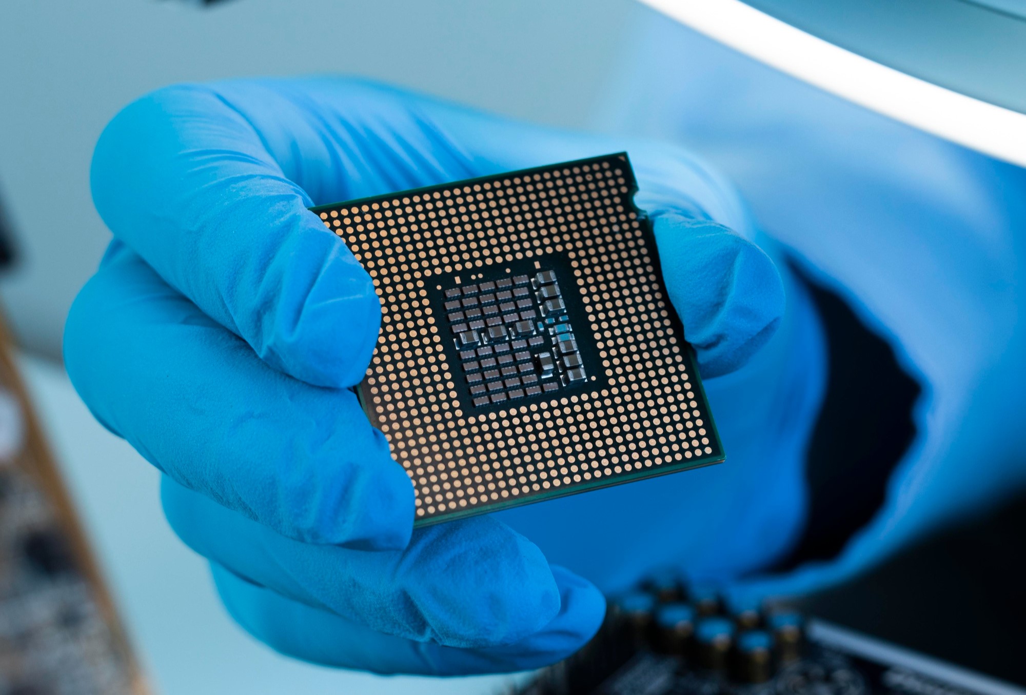 Ученые создали атомарно-тонкий чип, который превзойдет кремниевые чипы