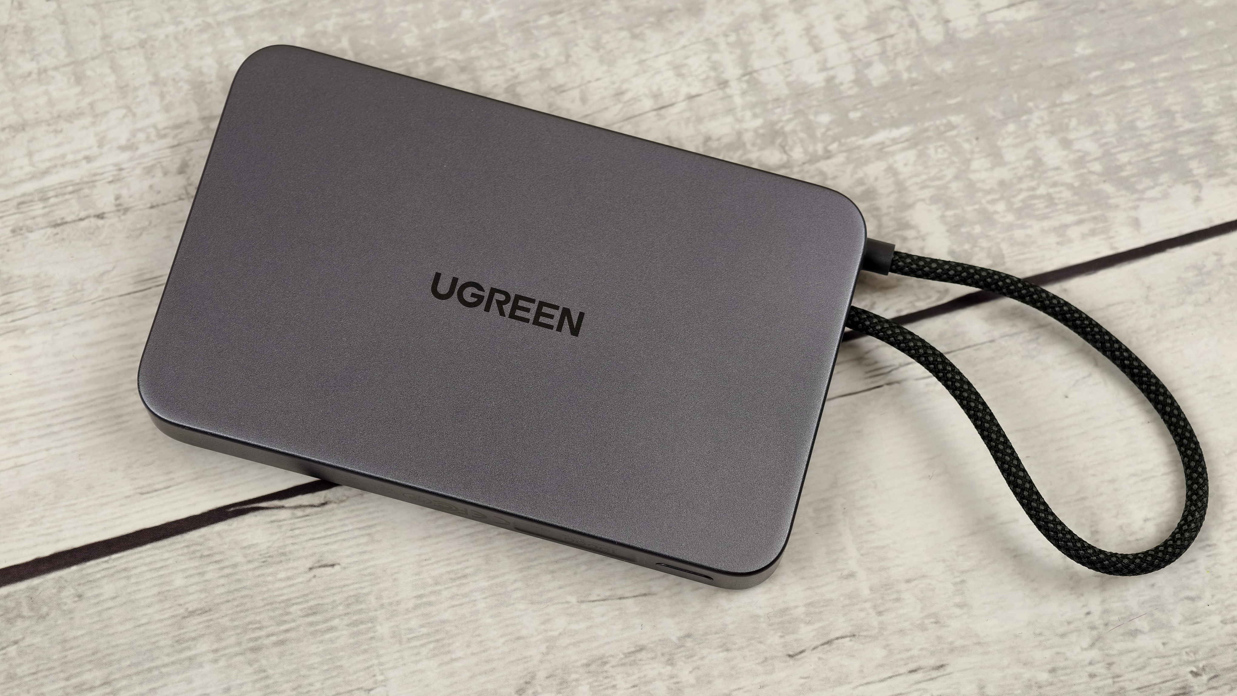 Магнитный пауэрбанк Ugreen с зарядкой 45 Вт и защитой от перегрева
