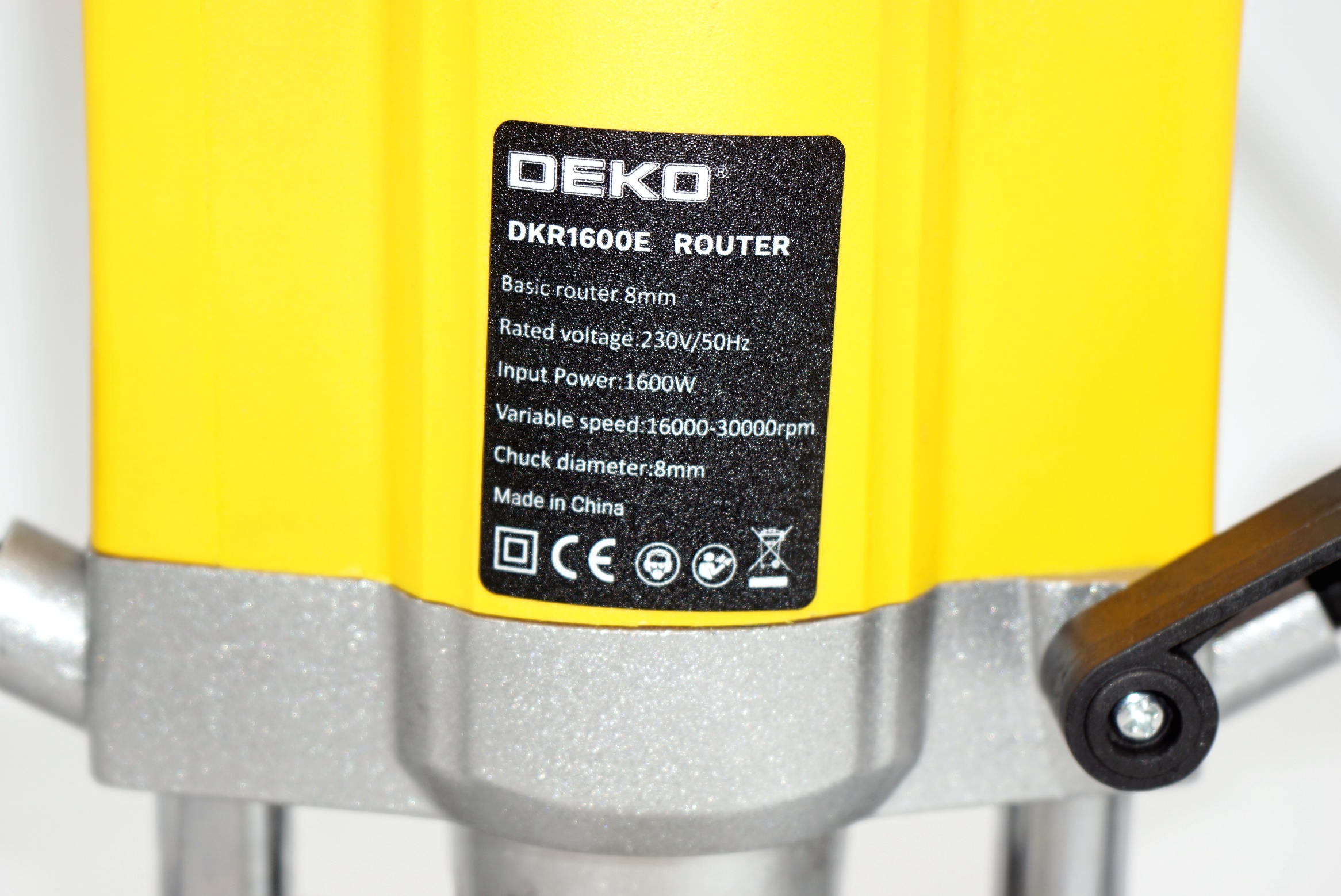 Deko dkr1600e 1600 вт. Фрезер DKR 1600e комплектация. Deko dkr1600e набор фрез. Циркуль для фрезера Deko DKR 1600e.