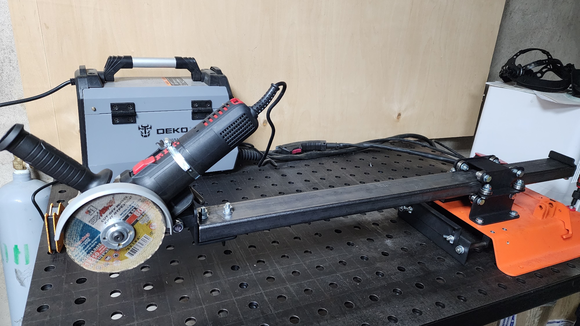 Универсальная направляющая площадка для УШМ: обзор и принцип работы