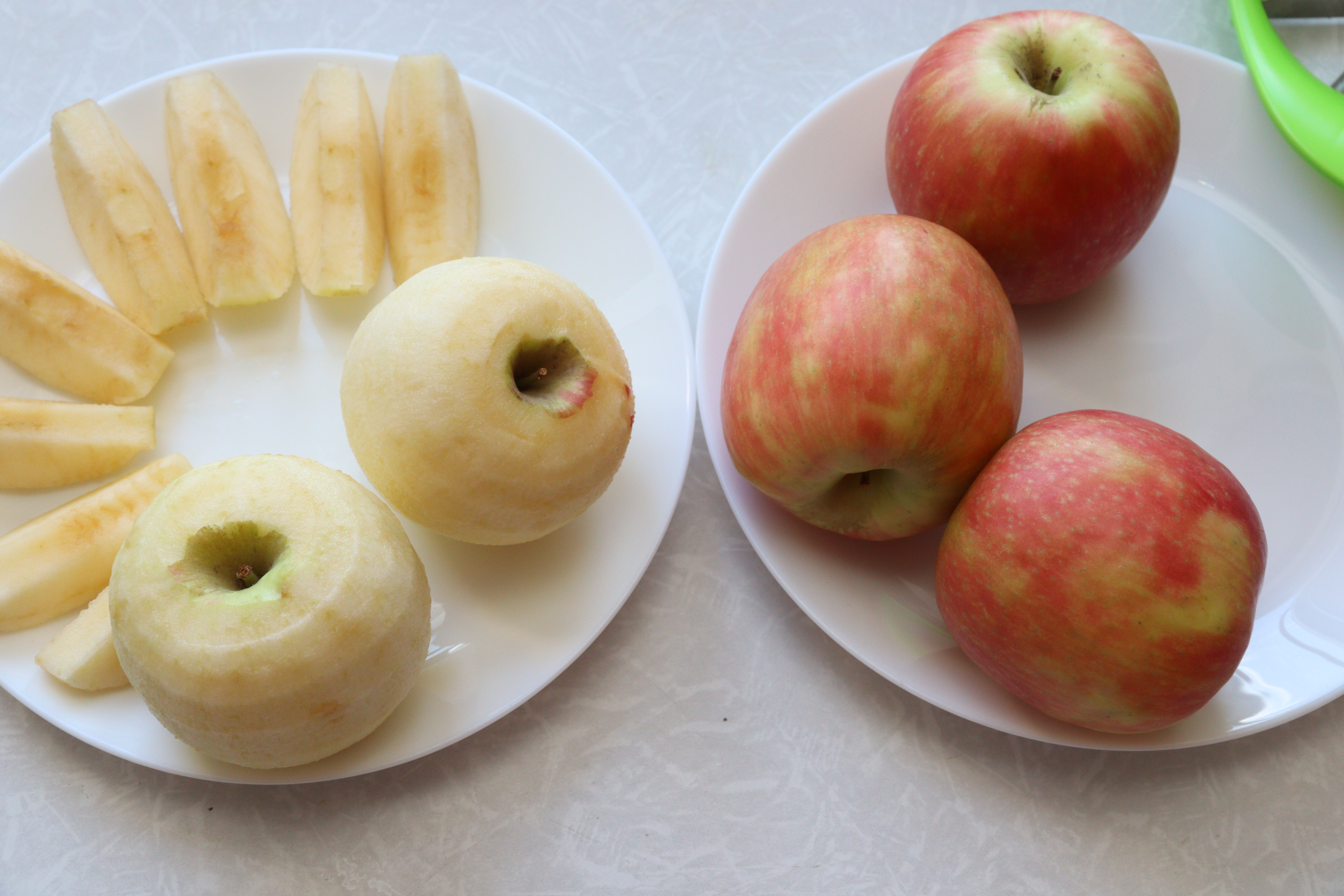 Нужно ли чистить яблоки. Сухие яблоки. Очищенное яблоко. Как засушить яблоки. Быстро засушить яблоки.