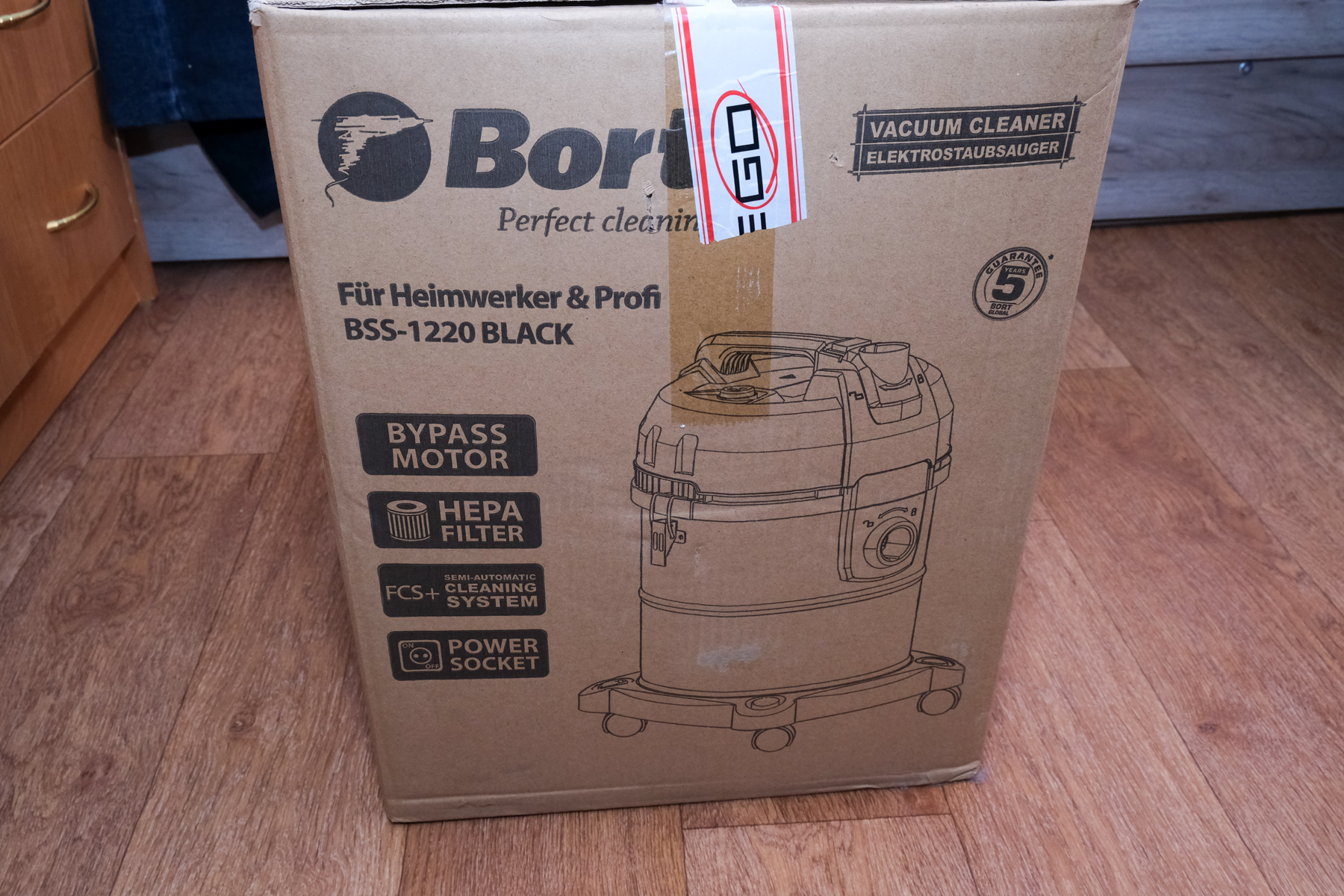 Bort bss 1220. BSS-1220-Pro фильтр. Пылесос коробка. Строительный пылесос коробка. Hyundai пылесос коробка.