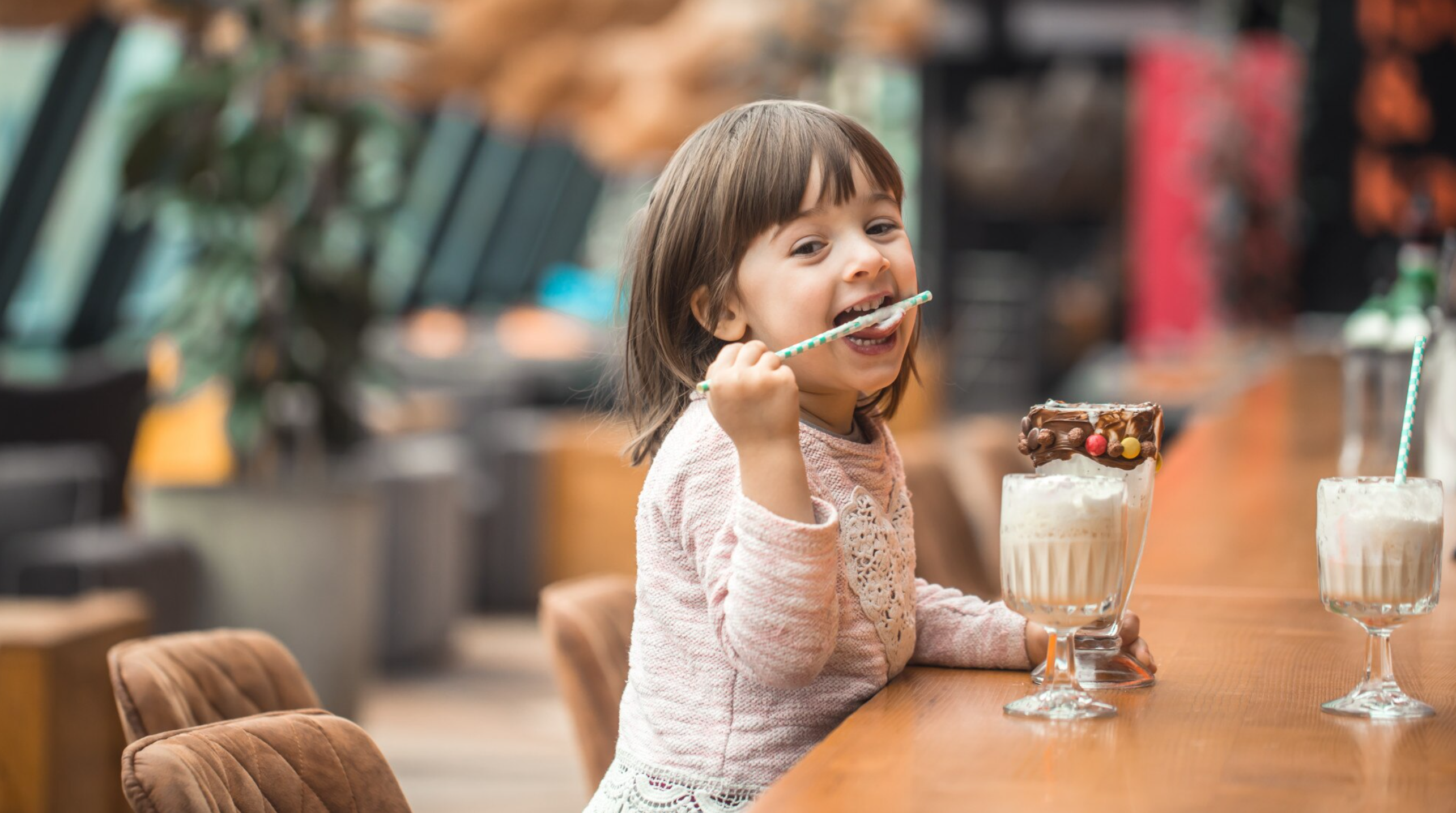 Напиток из детства снижает вред сидячей жизни у взрослых — показало исследование