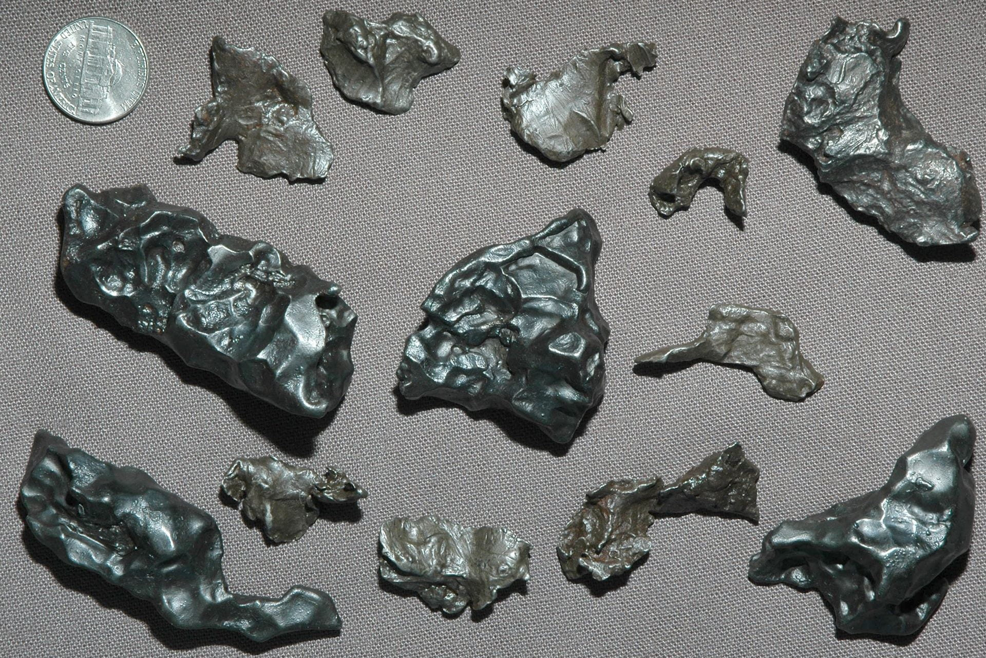 Металл железо известен человеку еще с глубокой. Металлический метеорит. Изучение метеоритов. Метеоритное железо. Железокаменные метеориты.