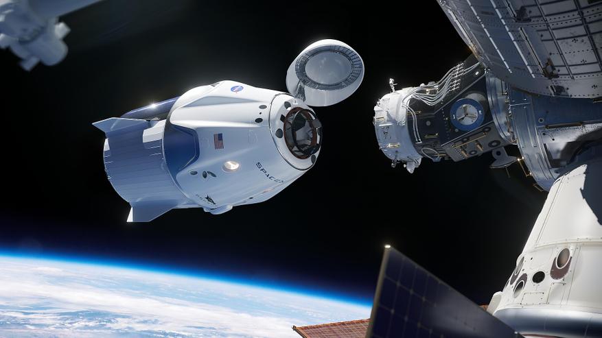 Корабль Crew Dragon, запущенный ракетой Falcon 9, стыкуется с МКС