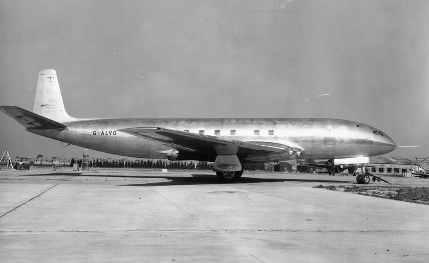 Прототип DH.106 Comet 1 на аэродроме