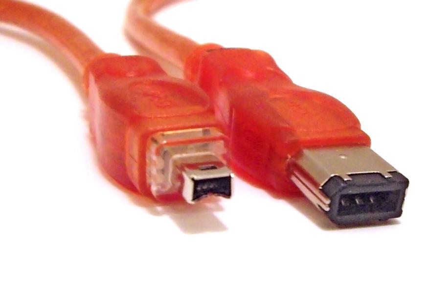 Четырехконтактный (слева) и шестиконтактный (справа) коннекторы FireWire 400а