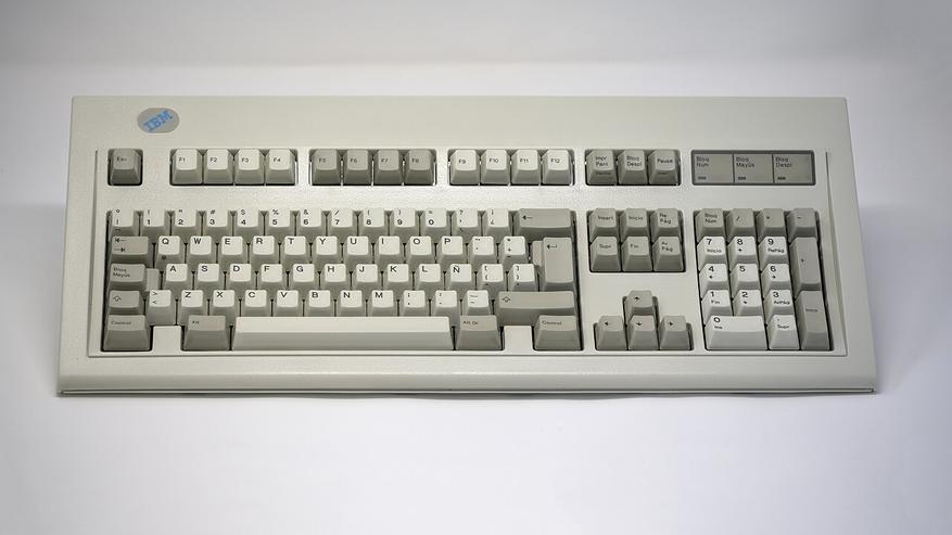 Клавиатура IBM Model M, произведённая в начале 1990-х годов