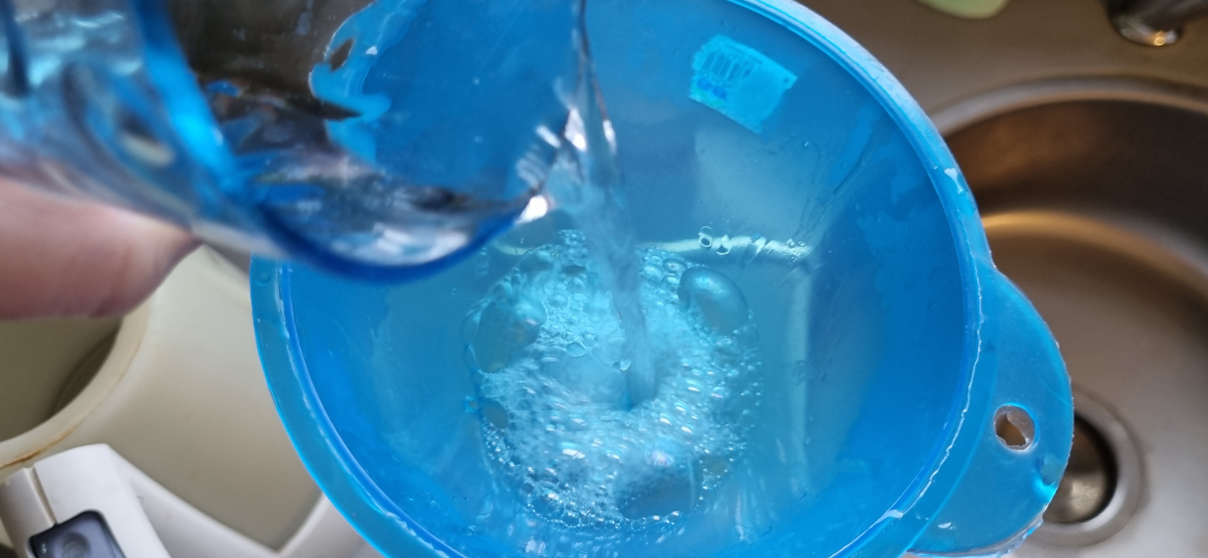 Отмыть вазу от налета. Отмыли ЛП. Чем оттереть известковый налет на стекле. Чем отмыть налет от воды на пластике.