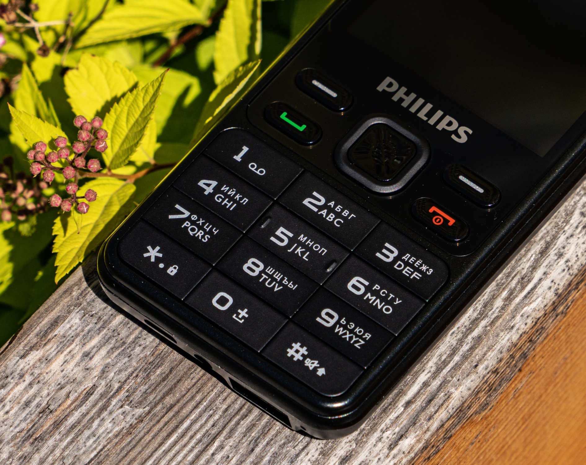 Качественный кнопочный мобильный. Philips Xenium e185. Филипс ксениум кнопочный е185. Philips Xenium e2602. Филипс ксениум кнопочный е2301.