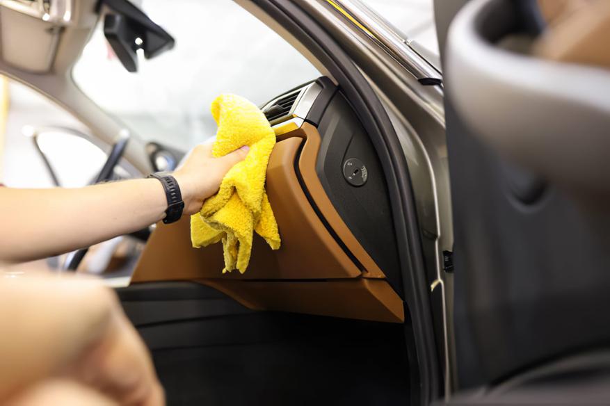 Как самостоятельно очистить салон своего автомобиля