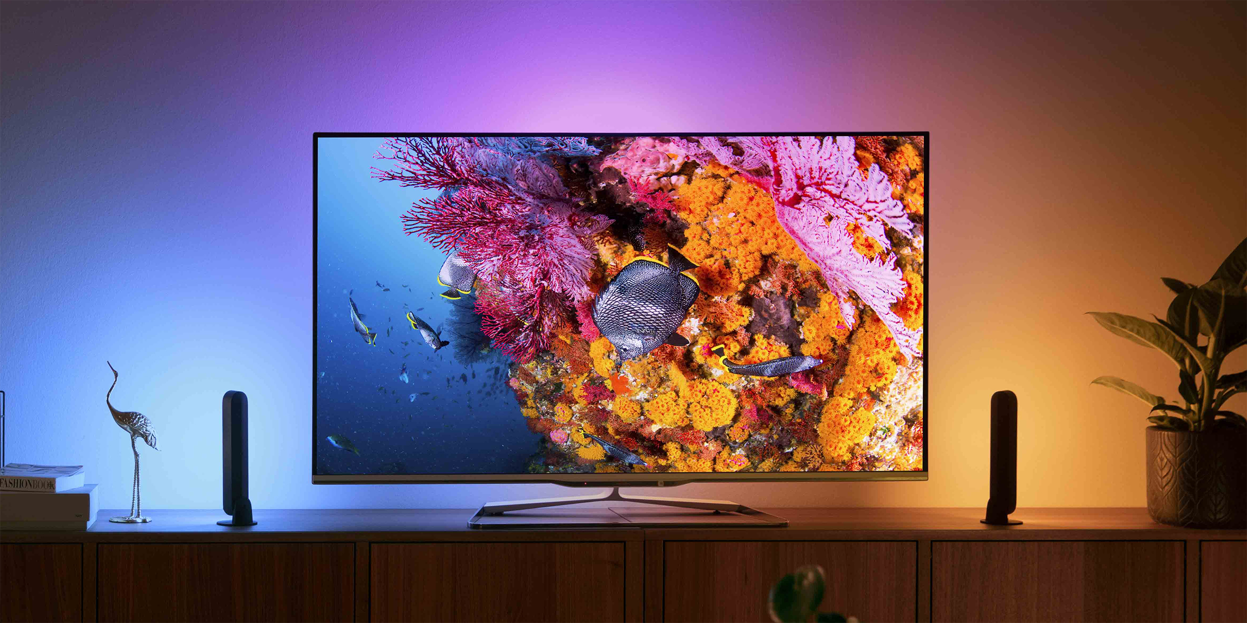 Телевизор lg синие цвета. Смарт ТВ самсунг 2019. Philips tpm171e. Телевизор LG Smart TV banner. Баннер Samsung TV.