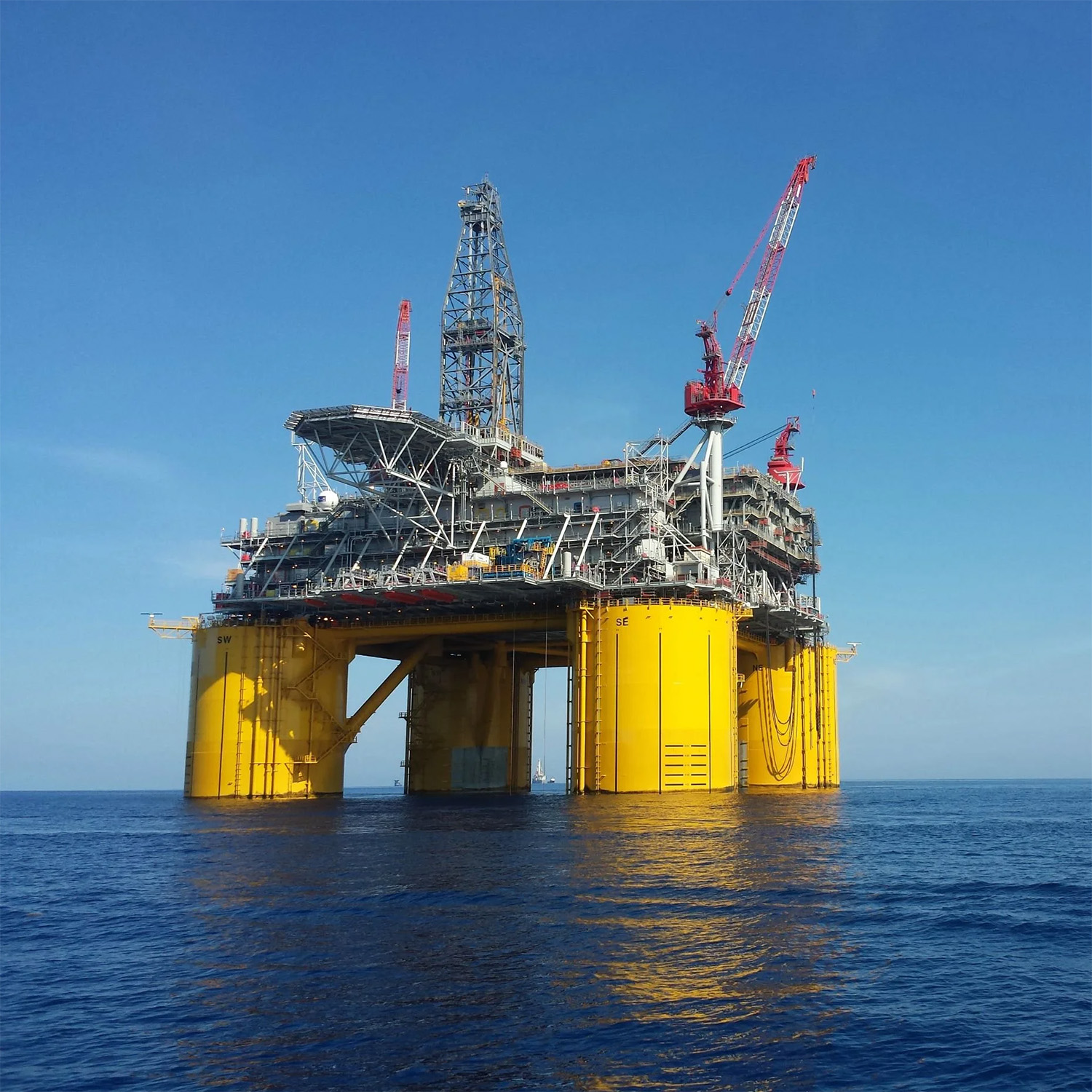 Морская нефтедобывающая платформа