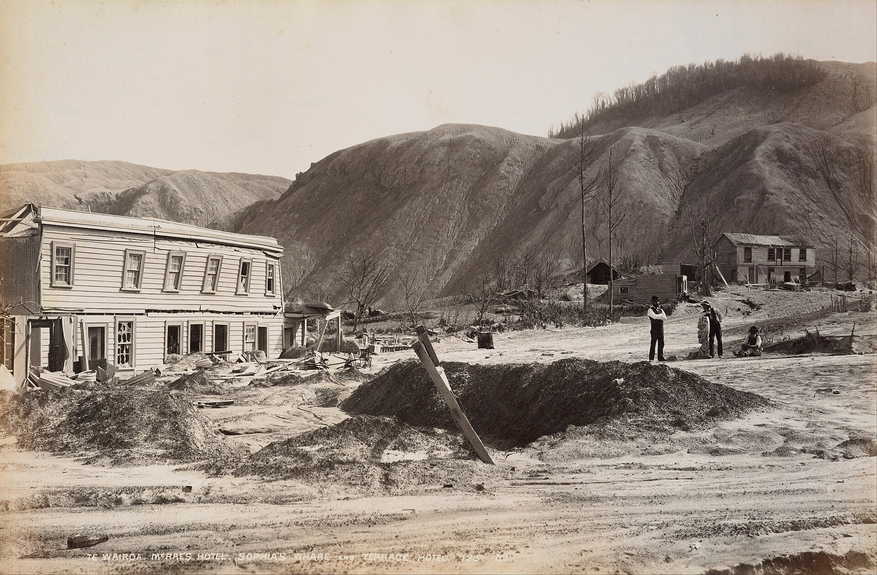 Отели в деревне Те-Ваироа после землетрясения в 1886 году
