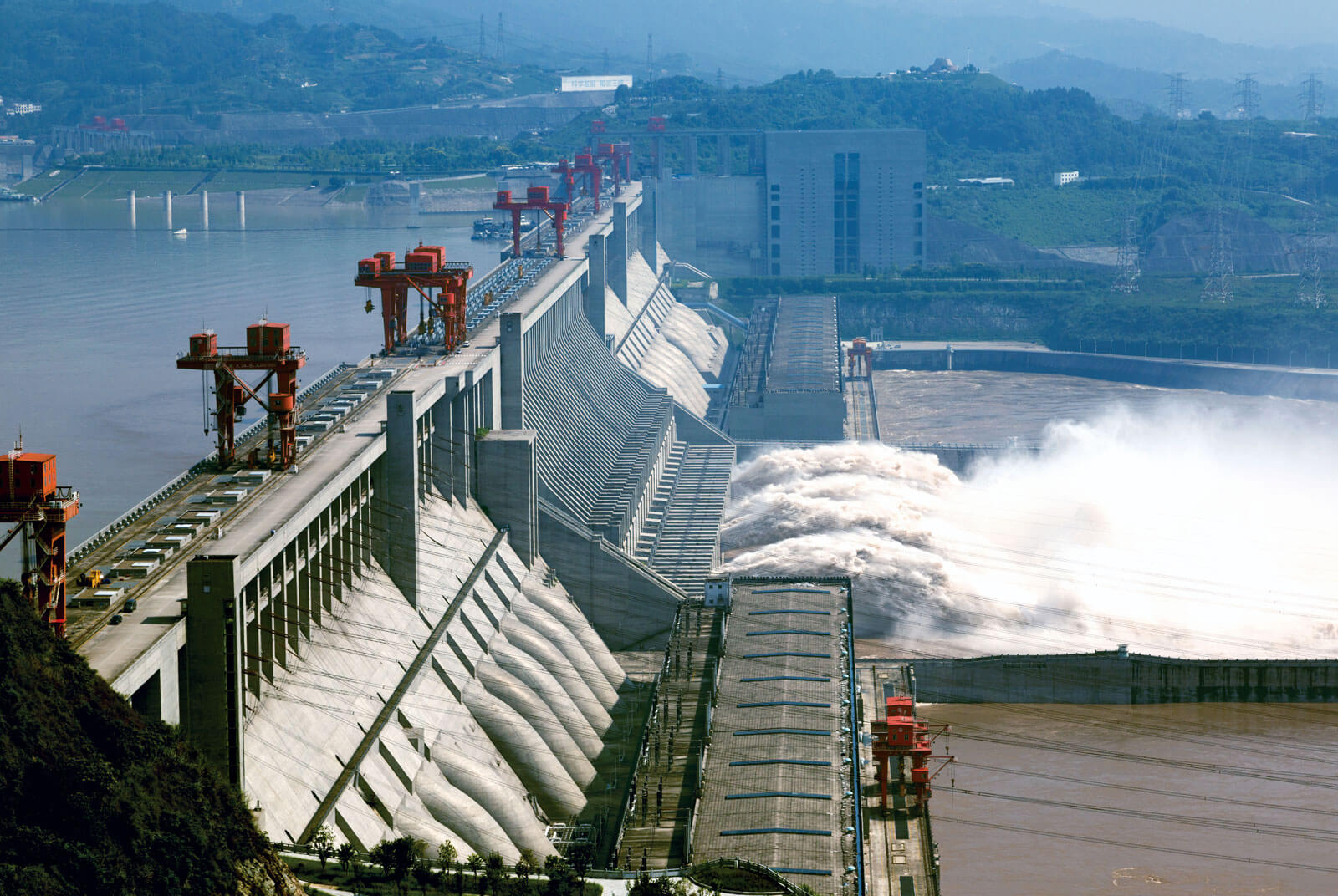 Огромные гэс. ГЭС «три ущелья» («Санься»). ГЭС три ущелья Китай. ГЭС на Янцзы. Три ущелья, Китай (22,5 ГВТ).