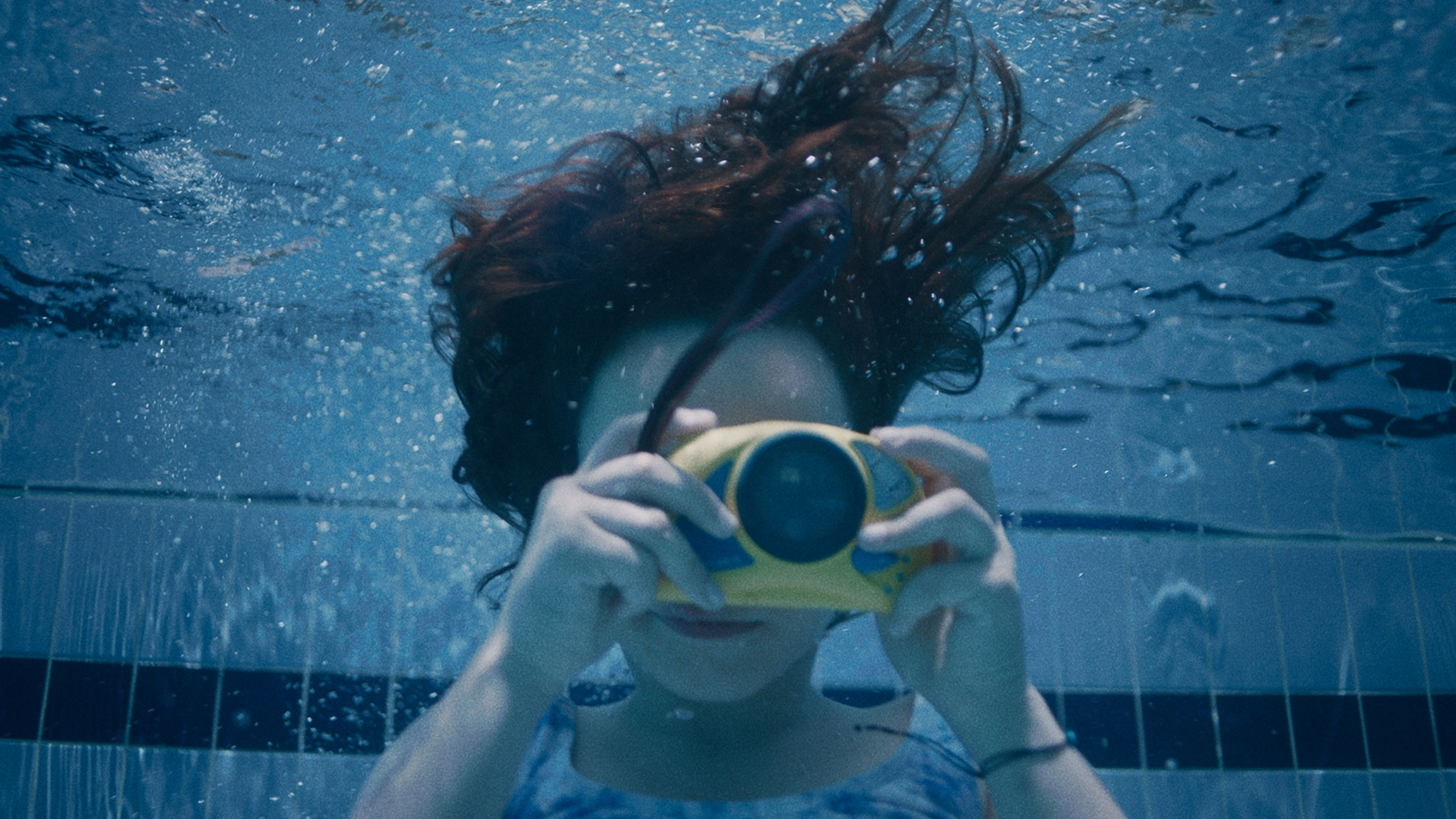 Солнце мое 2023. Солнце моё фильм 2022. Aftersun 2022. Aftersun фильм 2022 кадры. Фильмы с летним настроением.