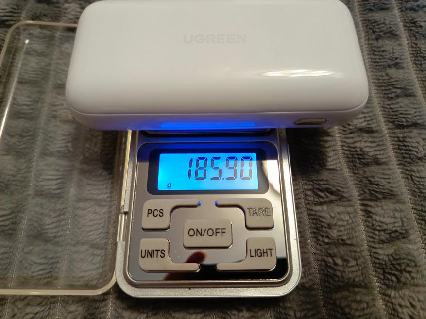 Акб автомобильный заряд 12. 12,5 вольт акб автомобильный. 5 вольт. Показывает зарядку аккумулятора. 6 вольт при зарядке.