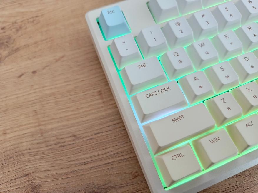 Включен CAPS LOCK