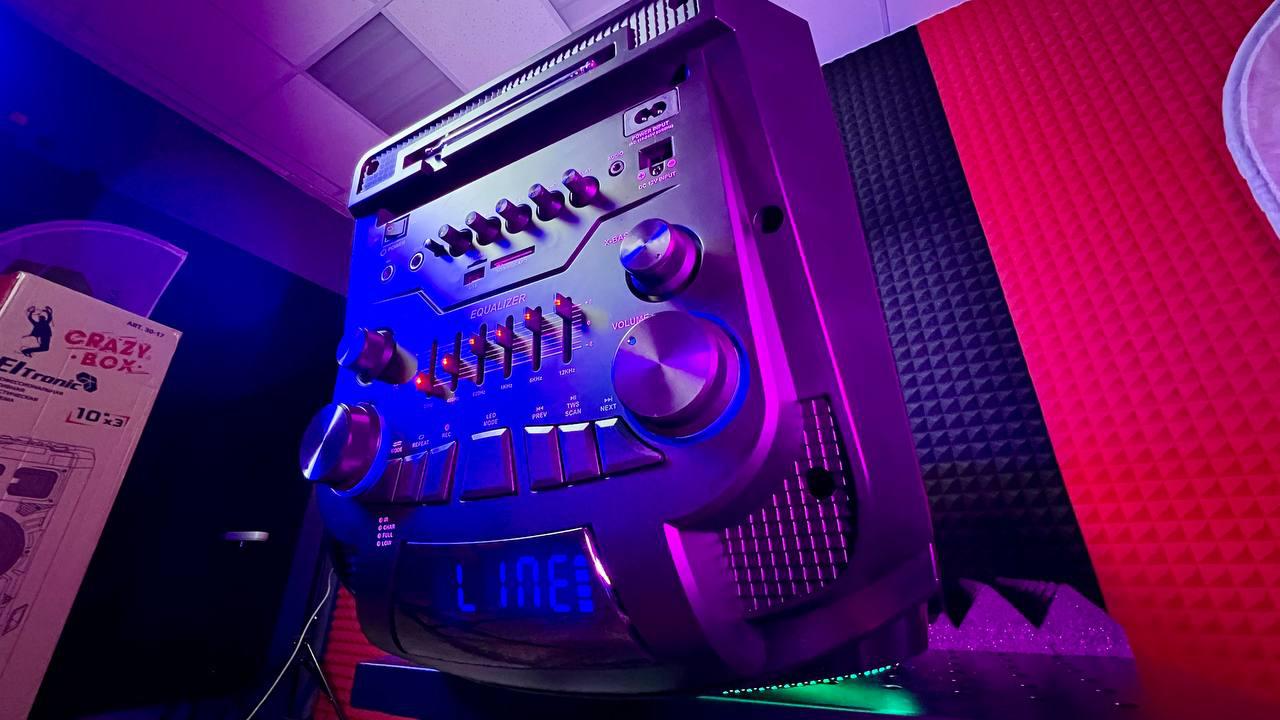 Гигант звука, прорывающий плотину. Ну очень большая новая колонка ...