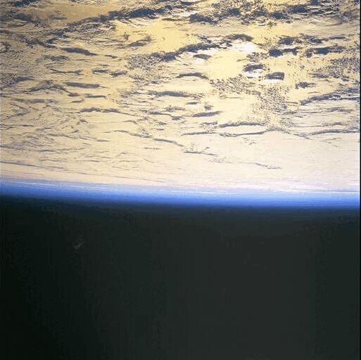 Теория заговора о «Чёрном рыцаре»: как утерянное одеяло превратилось в инопланетный корабль