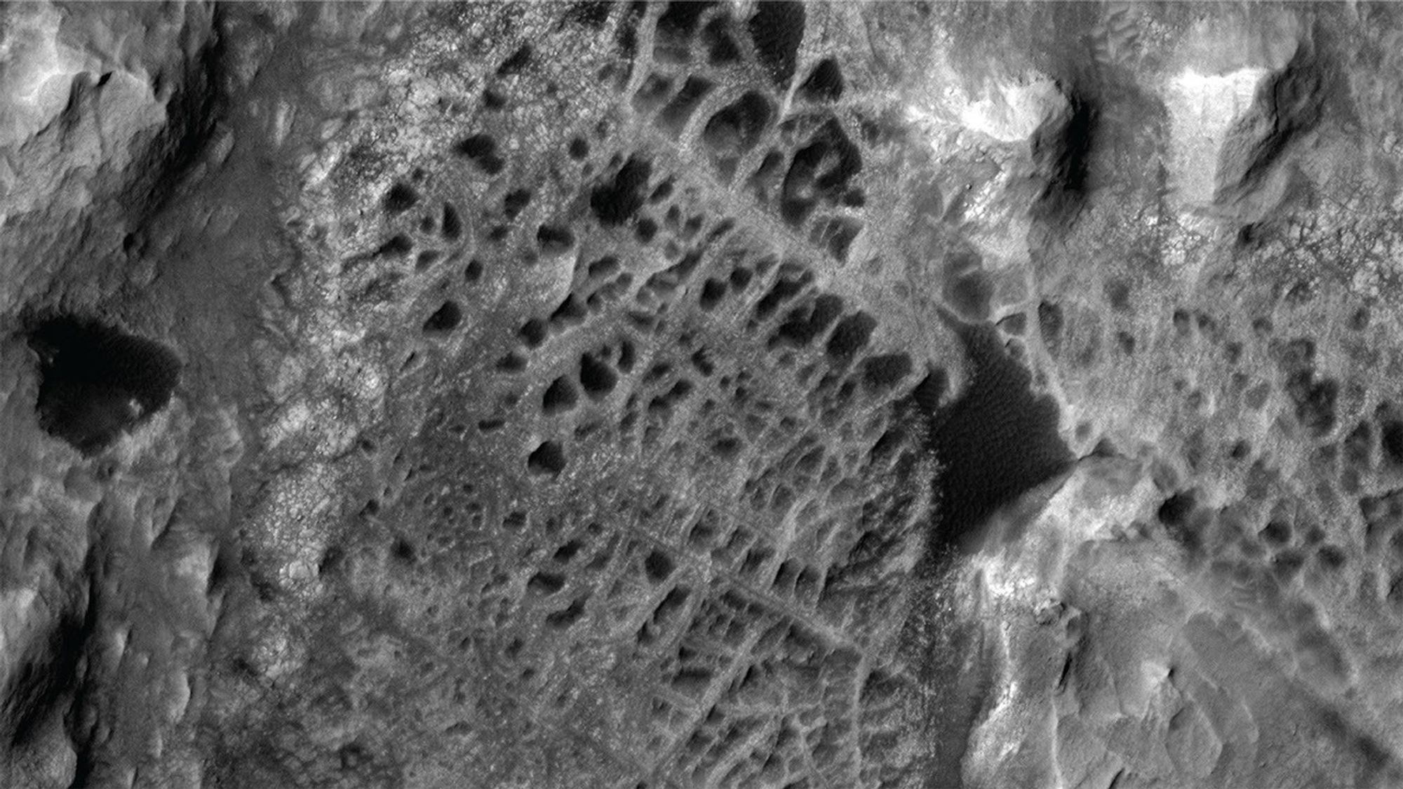 Паутина на Марсе? Как «Curiosity» нашел призрачные следы древних рек