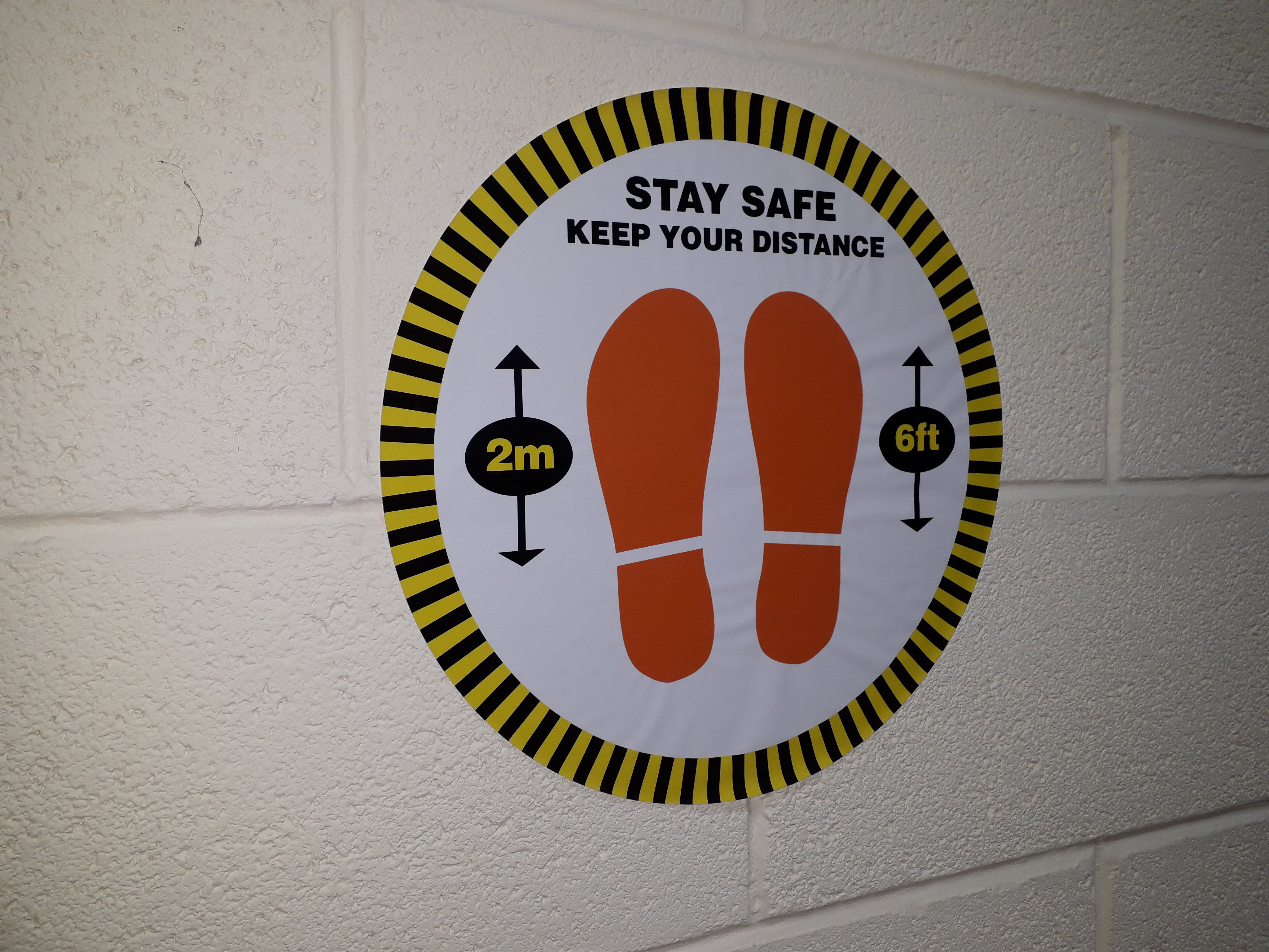 Физика социальной дистанции: работает ли правило «двух метров» на самом деле?