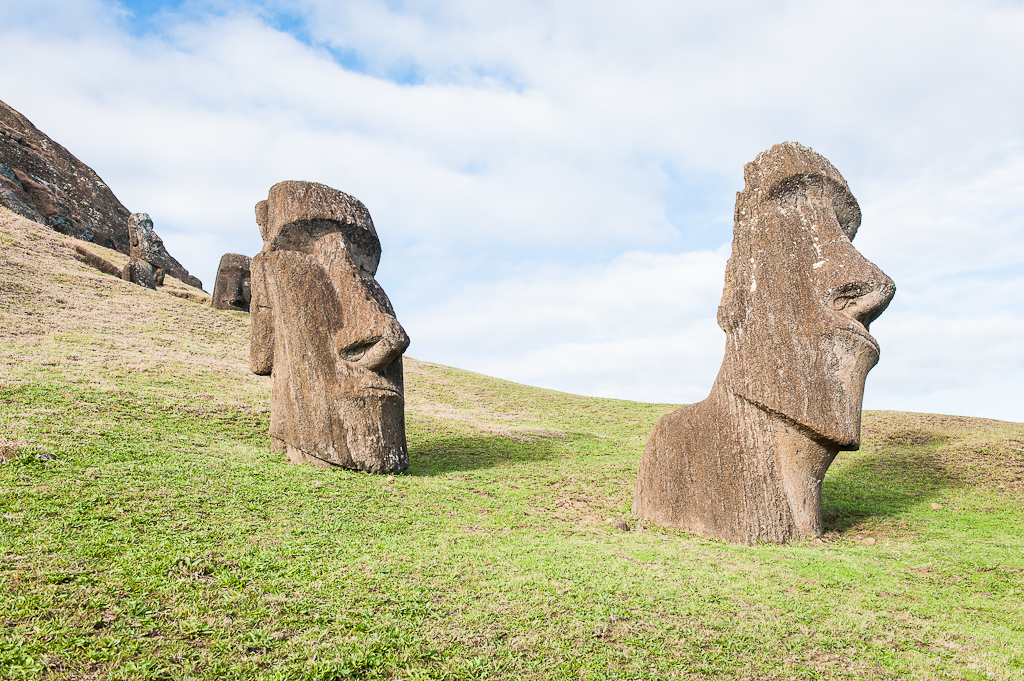 На острове Пасхи нашли нового истукана: моаи прятался там, где его быть не должно