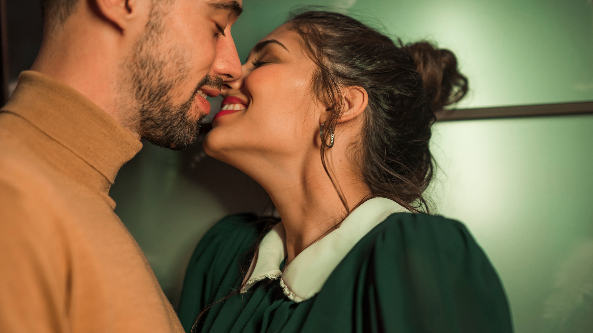 Поцелуй — биологическая бессмыслица: зачем эволюция создала эту привычку?