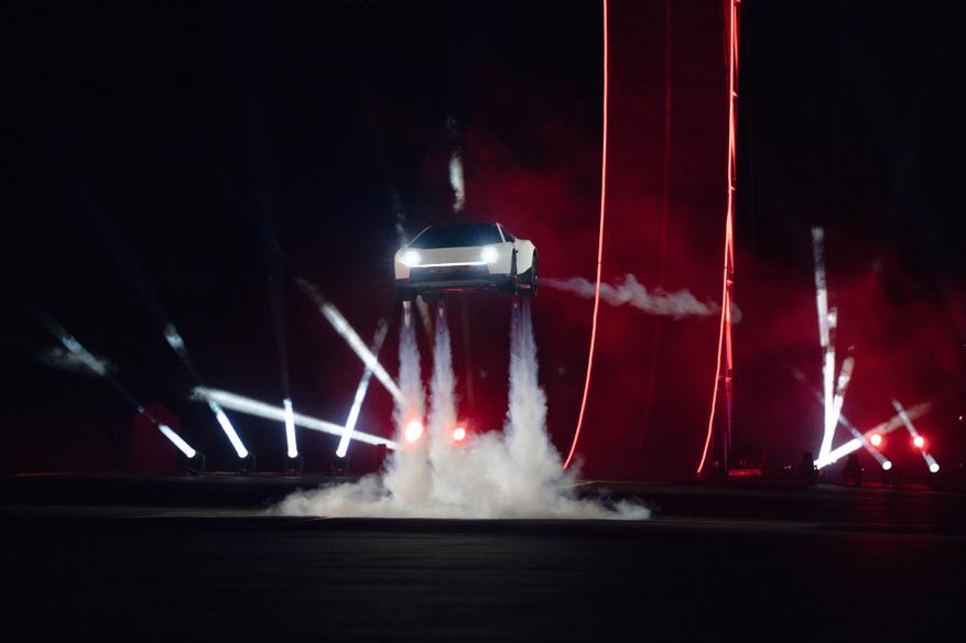 Фотография из пресс-релиза Tesla Roadster