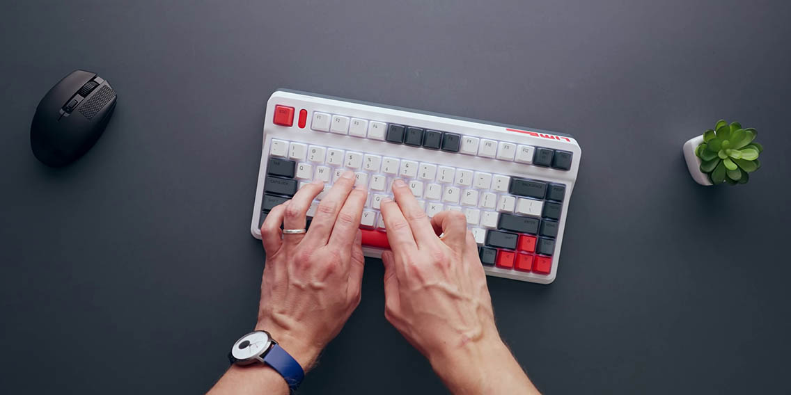 Mx keys rose. Right keyboard. Corsair k70 tkl. Клавиатуры от blackmagic. Ноутбук с сенсорной клавиатурой.