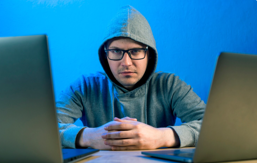 
                            Мошенники чаще охотятся на мужчин старше 45 лет — данные Банка ДОМ.РФ
            
            
            
                    0