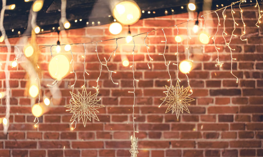 
                            Россиян предупредили о штрафах за новогодние гирлянды в подъездах
            
            
            
                    0