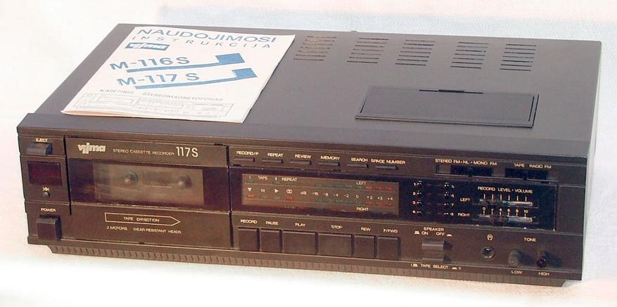 «Вильма М-117С» (1993) благодаря комбинации деки, тюнера и усилителя имела право называться кассивером