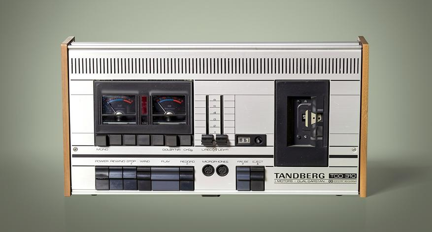 Tandberg TCD 310 (изображение воссоздано нейросетью на основе реальных фотографий магнитофона)