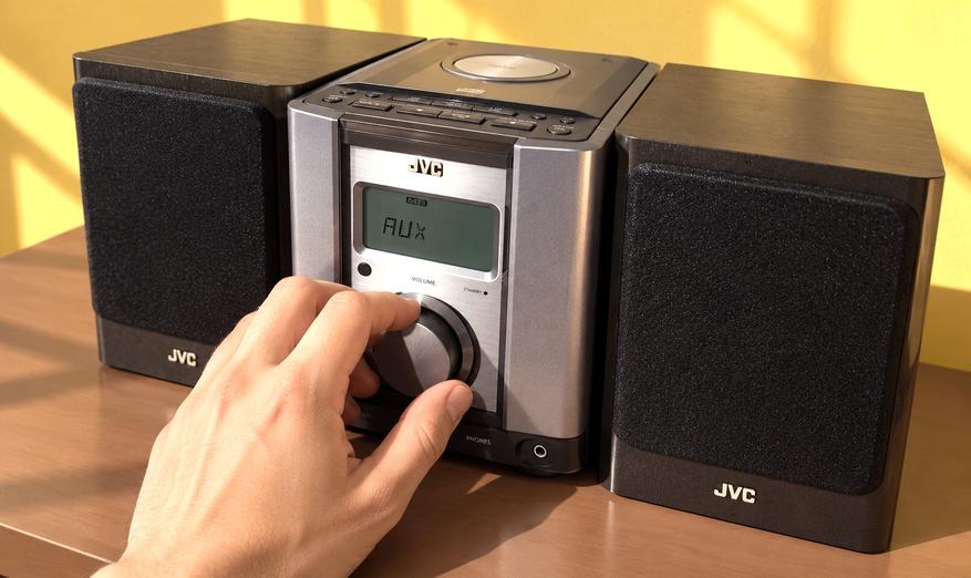 JVC назвала этот класс аппаратуры Ultra Micro Component System