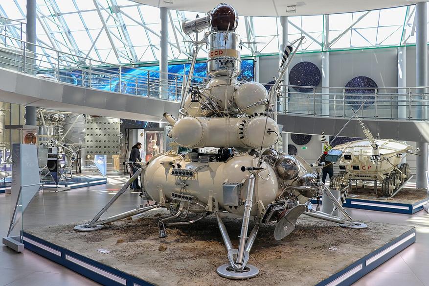 «Музейная копия „Луны-16“. Она относится к той же серии Е-8-5, что и „Луна-15“»