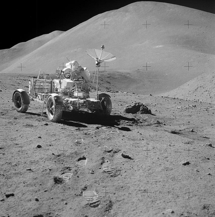 Лунный автомобиль экспедиции «Аполлон-15» на поверхности Луны, 1971 год