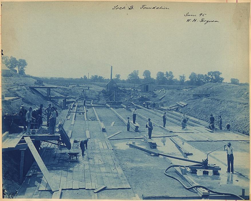 Фундамент Lock 3 во время строительства, июнь 1895 года.