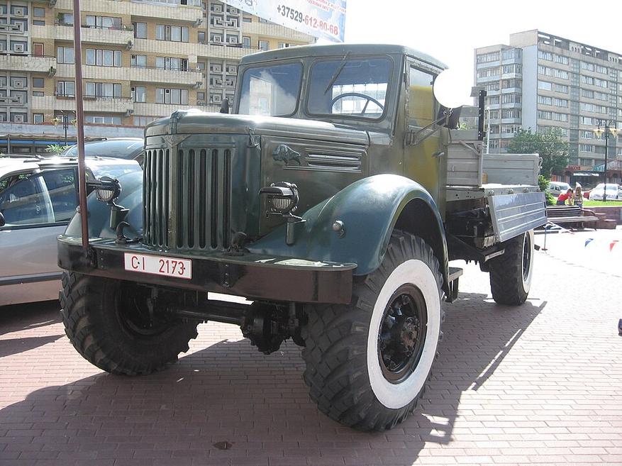 Двигатель ЯАЗ-204 устанавливали на МАЗ-205 (без индекса)