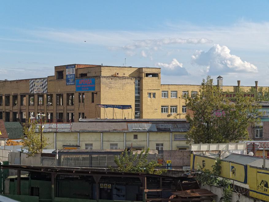 Разгромленные остатки завода АЗЛК в Москве. 2010 год.