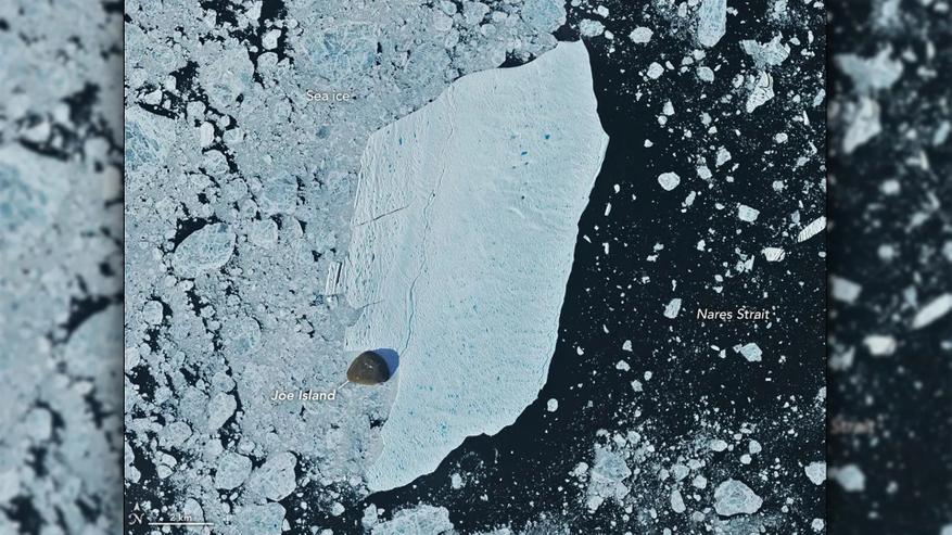 Взгляд с орбиты: спутник Landsat 9 зафиксировал, как гигантский айсберг, отколовшийся от ледника Петерманна, столкнулся с островом Джо у северо-западного побережья Гренландии.