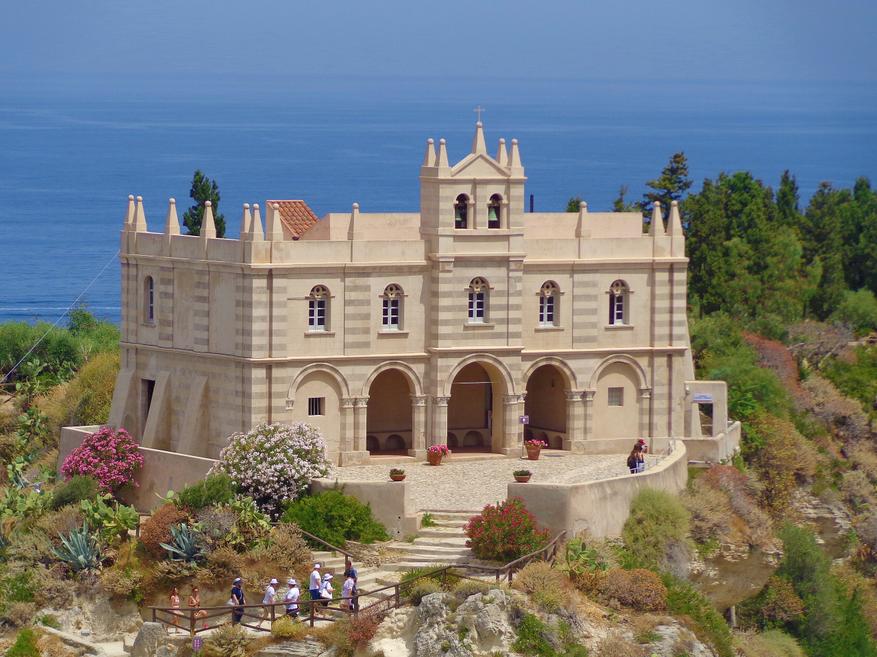 d66953233a Почему стоит посетить монастырь Санта-Мария-дель-Изола: византийские иконы, архитектура и панорамные виды Тирренского моря