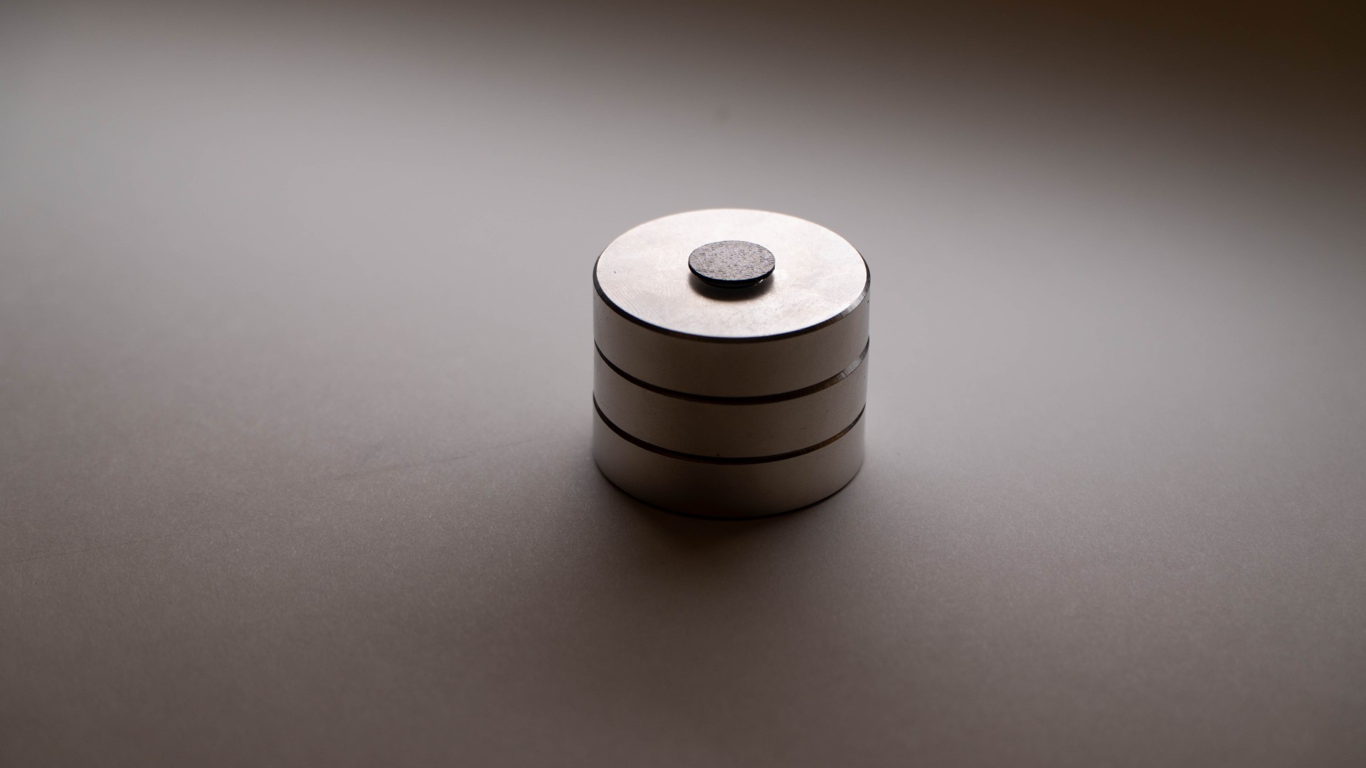 Графитовый ротор научили вращаться в воздухе почти без сопротивления