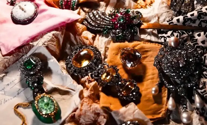 
                            В Канаде обнаружен считавшийся утерянным Флорентийский бриллиант весом 137 карат
            
            
            
                    1