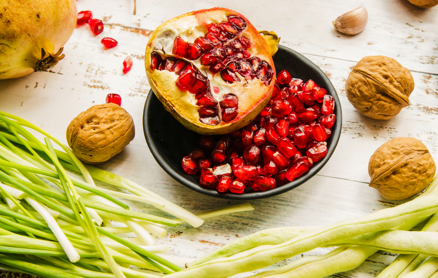 Вещества, содержащиеся в гранатах и орехах, помогают восстановить иммунитет за 28 дней