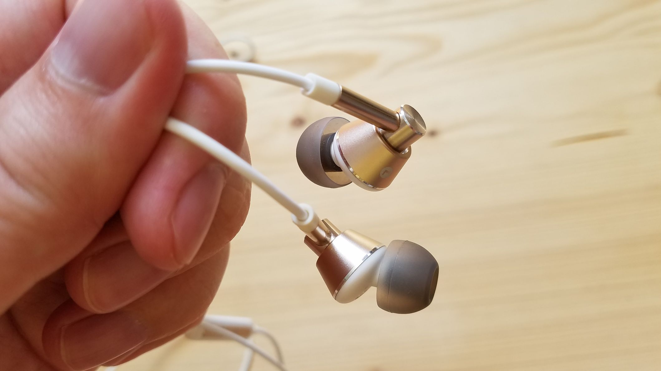 Dual drivers. 1more Hybrid. Имтимни звук.