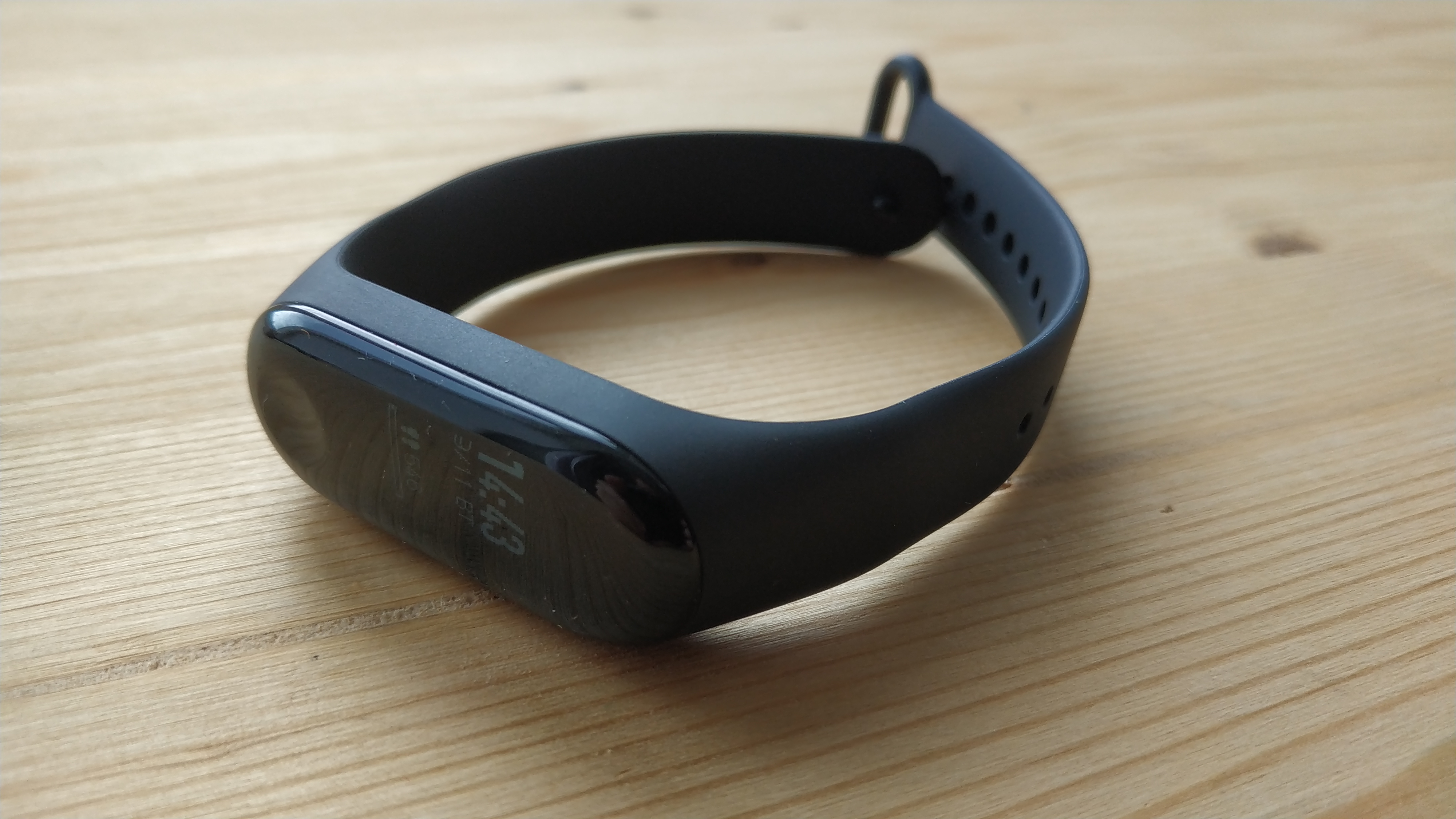 Xiaomi Mi Band 3 . Syncaine iXBT Live