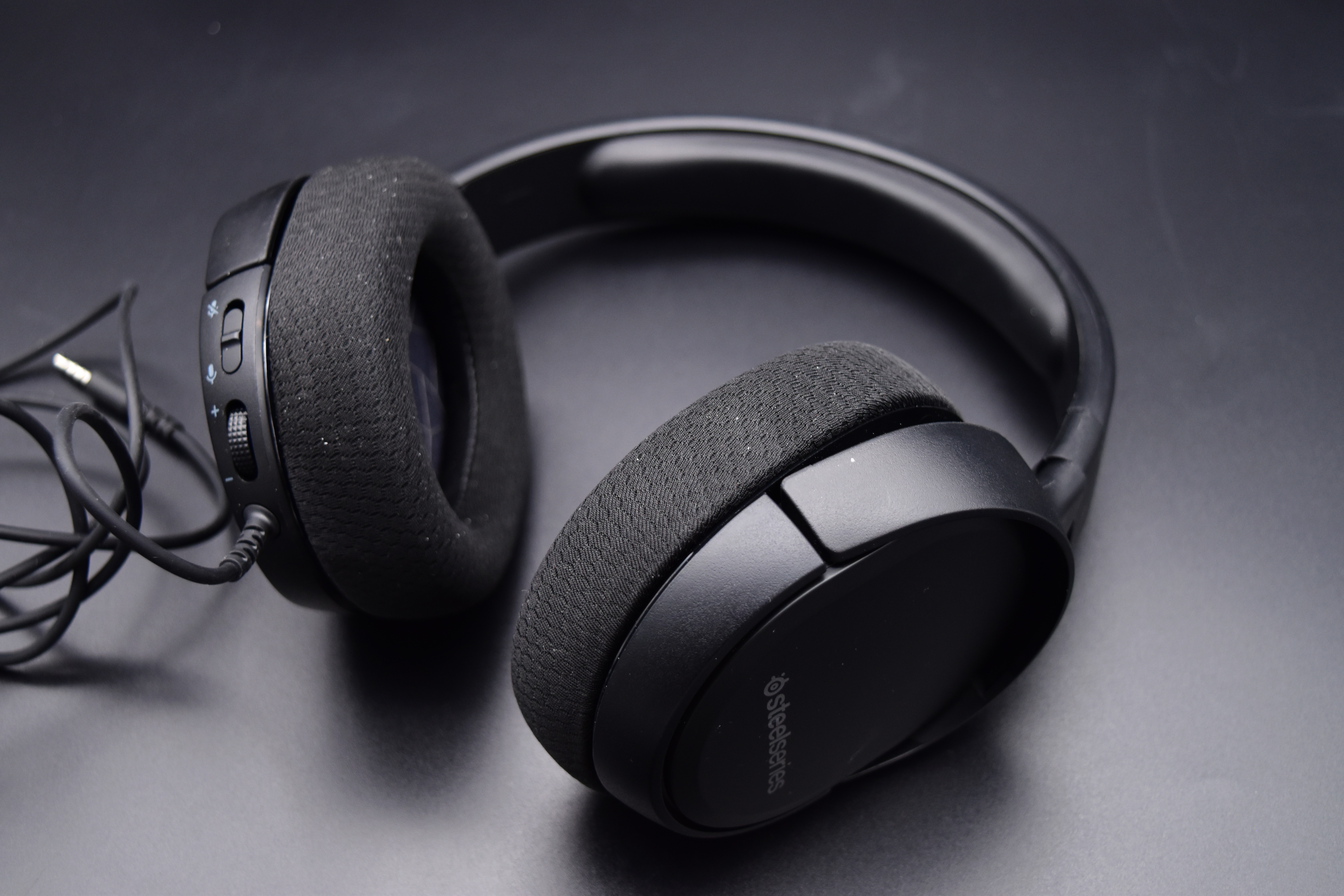 1 наушник. Steelseries Arctis 1. СТИЛСЕРИЕС наушники 720. Steelseries Hi Fi наушники. Steelseries s 11 наушники.