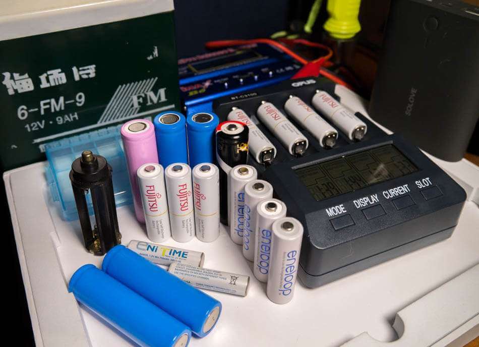 Аксессуары -> Зарядные устройства -> для аккумуляторов AA, AAA, C, D (1,,5 В, Ni-Mh, Ni-Cd)
